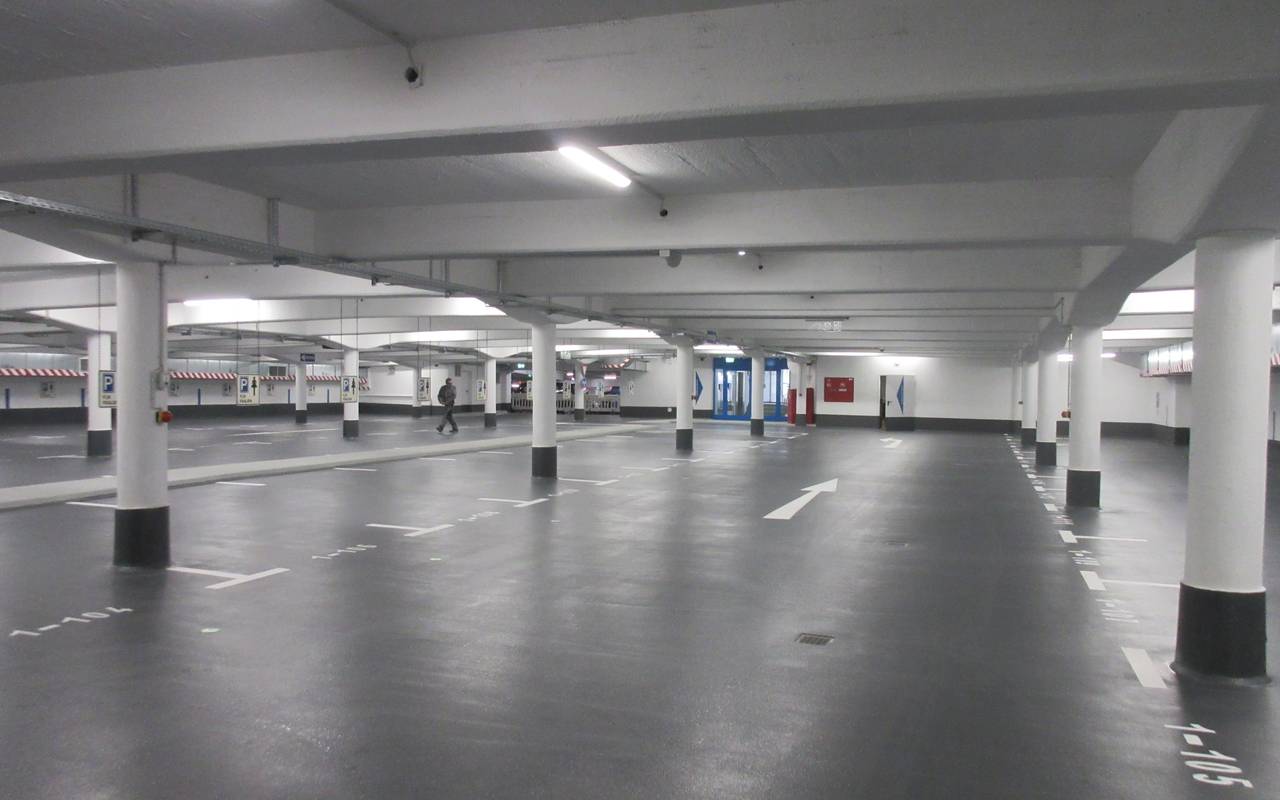 Saniertes Parkhaus unter dem Dr Ruer Platz, aufgenommen am 13.10.2017.