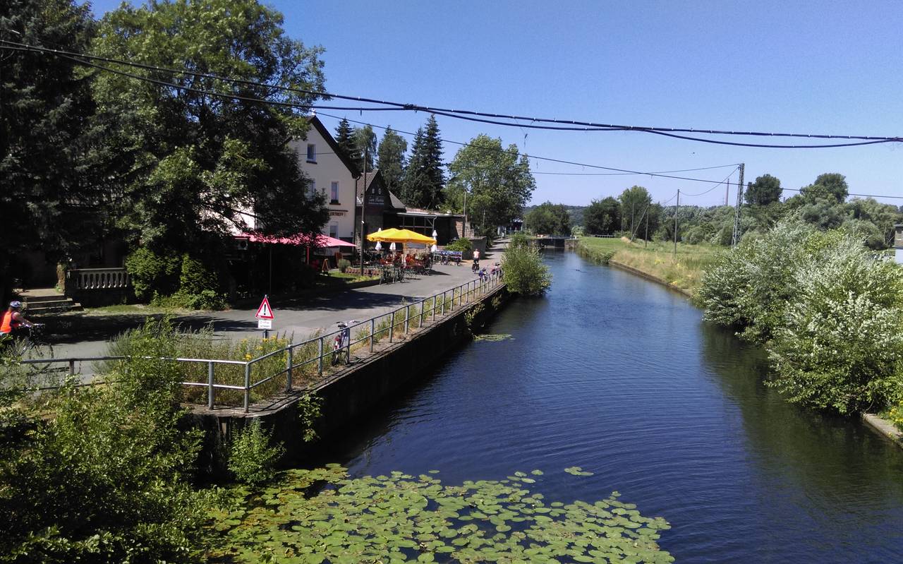 Radlertreff an der Pontonbrücke