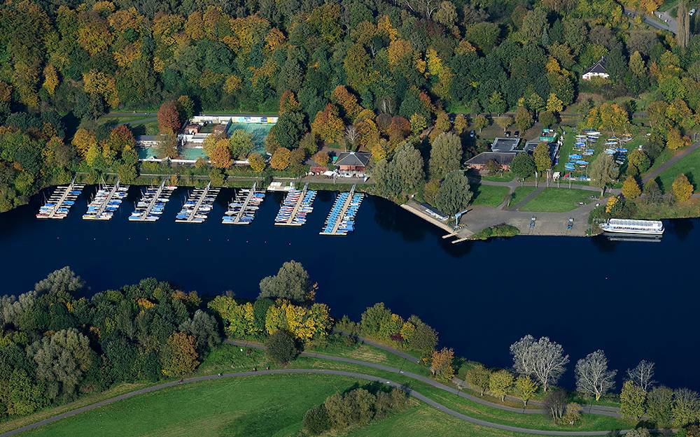 Boote und Schiff am Kemnader See