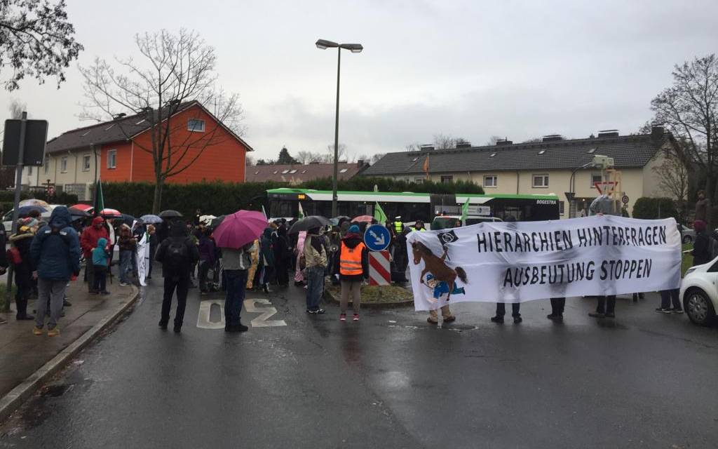 Anwohner protestieren gegen Reiterstaffel