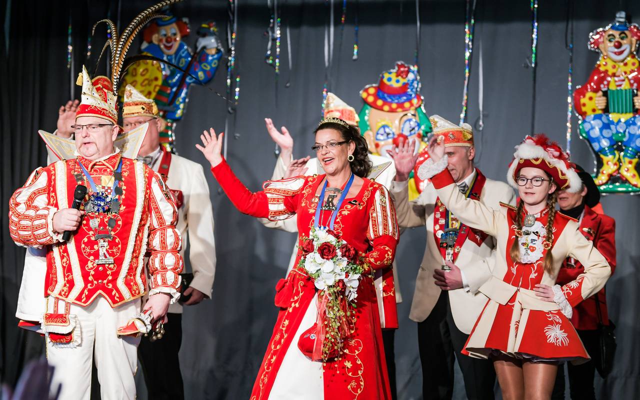 Das Wattenscheider Prinzenpaar Prinz Bodo I und Prinzessin Alexandra I tritt auf beim Frühschoppen der GroBoKa