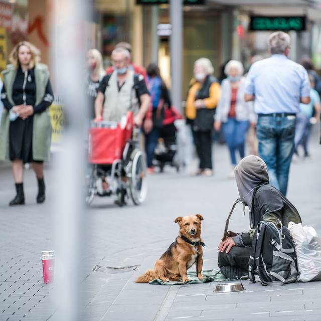 Ein Obdachloser in der Bochumer Innenstadt