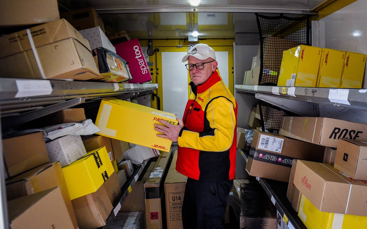 DHL Paketbote