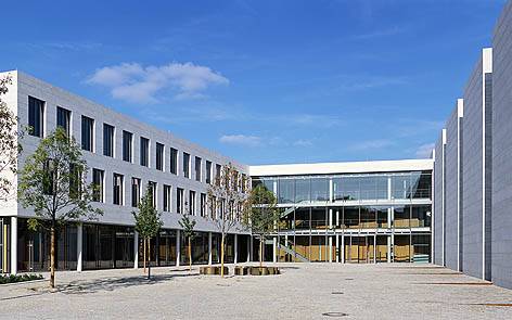 Das Foto zeigt das Nordgebäude des BGH von außen