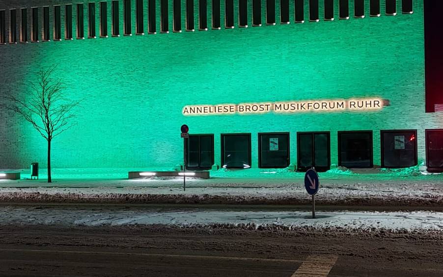 Annelise Brost Musikforum leuchtet grün