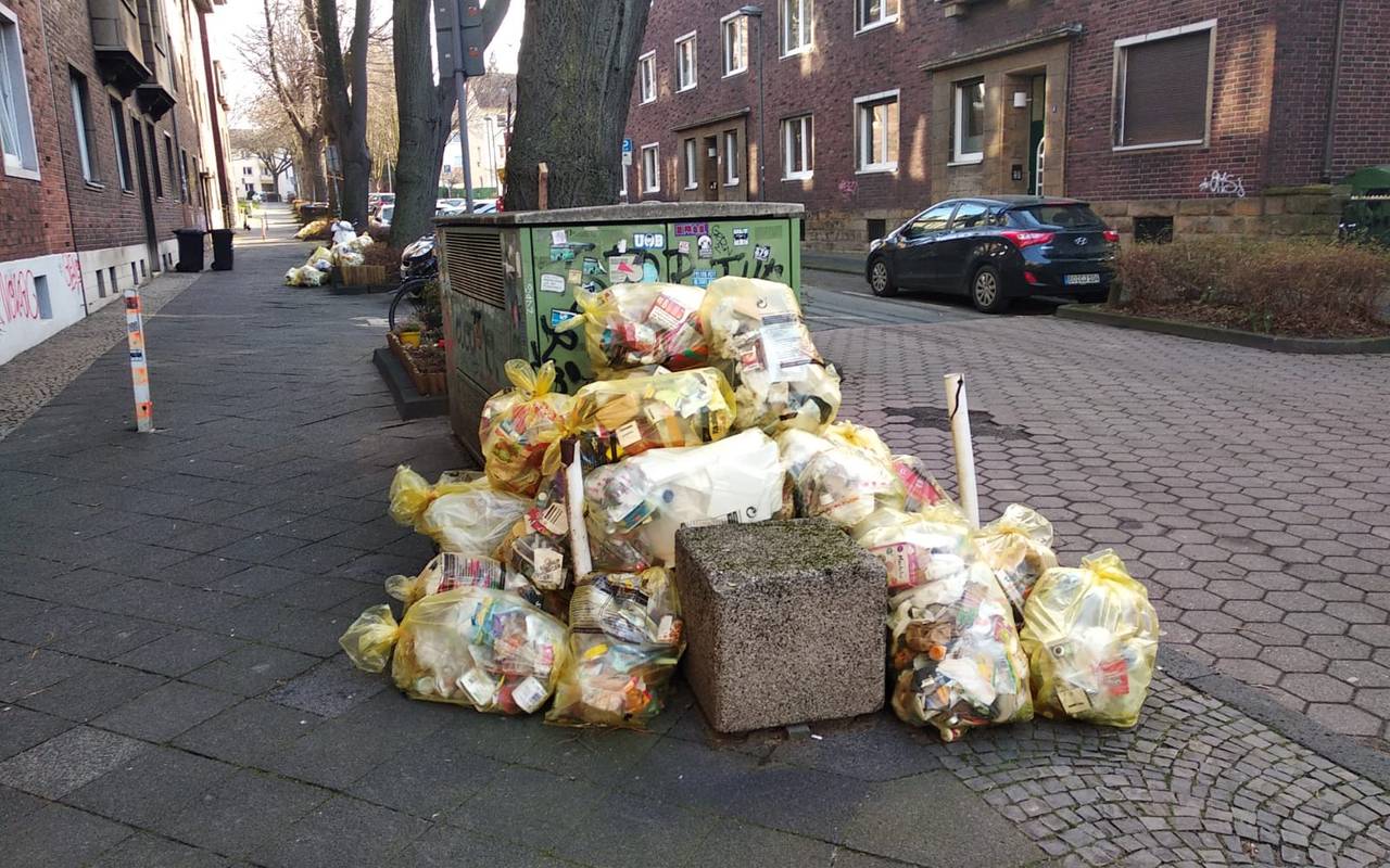 Gelbe Säcke gestapelt