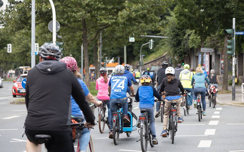 Fahrradfahrer von hinten