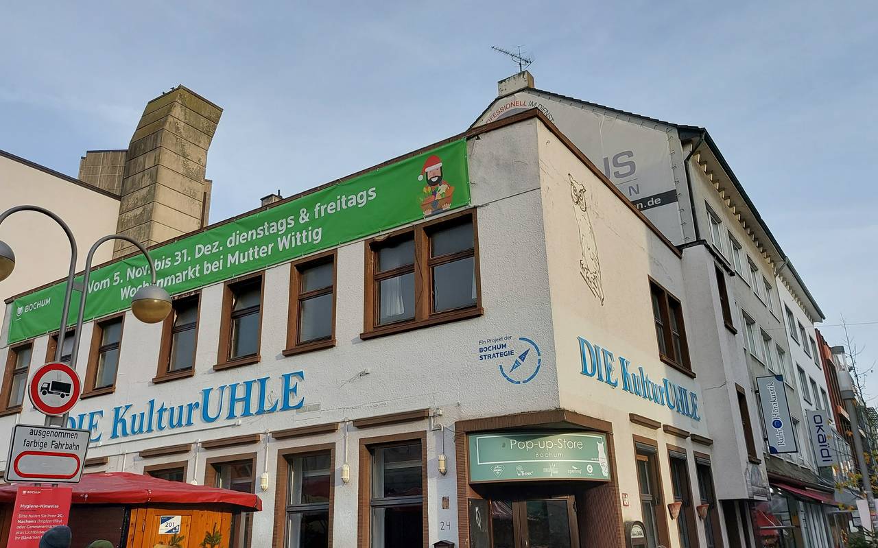 Graues Gebäude mit der Aufschrift KulturUhle