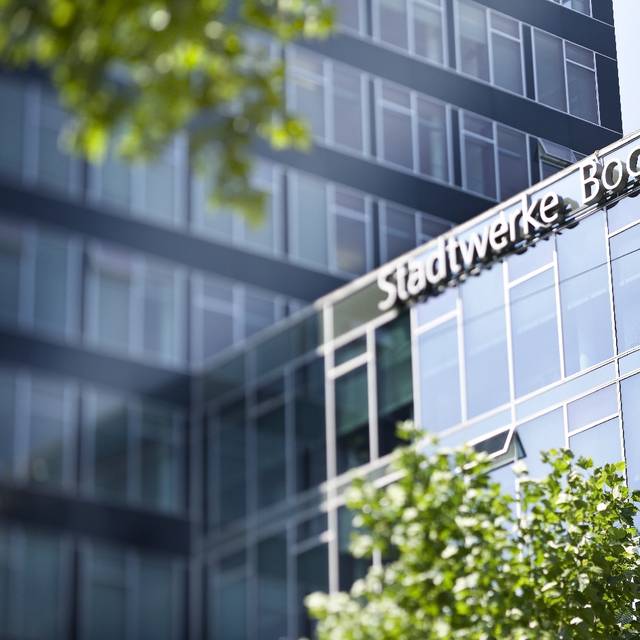 Die schwarze Fassade der Stadtwerke-Verwaltung