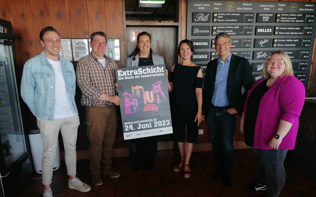 v.l.: Tim Bosma (Jahrhunderthalle), Walter Thomassen (Eisenbahnmuseum Dahlhausen), Clara Fiege (Fiege Brauerei), Jimena Salloch (Ruhr Tourismus GmbH), Dietmar Osses (LWL-Museum Zeche Hannover), Sandra Rehkamp (Deutsches Bergbau-Museum)