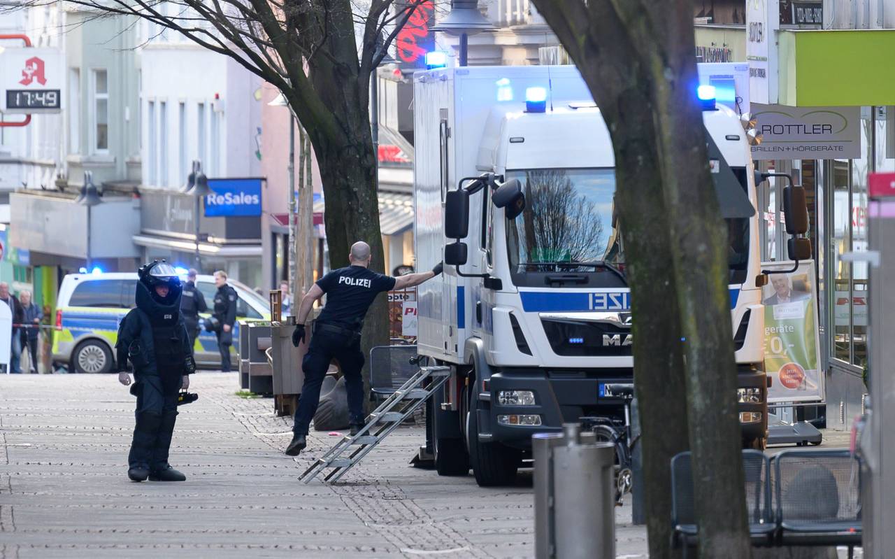 Bombendrohung in Bankfiliale in Wattenscheid. Am Dienstag (19.03.) musste eine Bankfilliale auf der Oststraße in der Wattenscheider Innenstadt.
