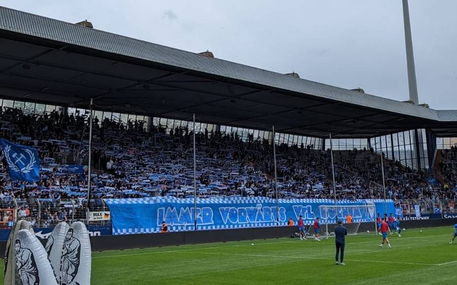 Ostkurve des Vonovia Ruhrstadions