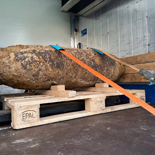 Die 500kg-Fliegerbombe, nachdem sie entschärft worden ist
