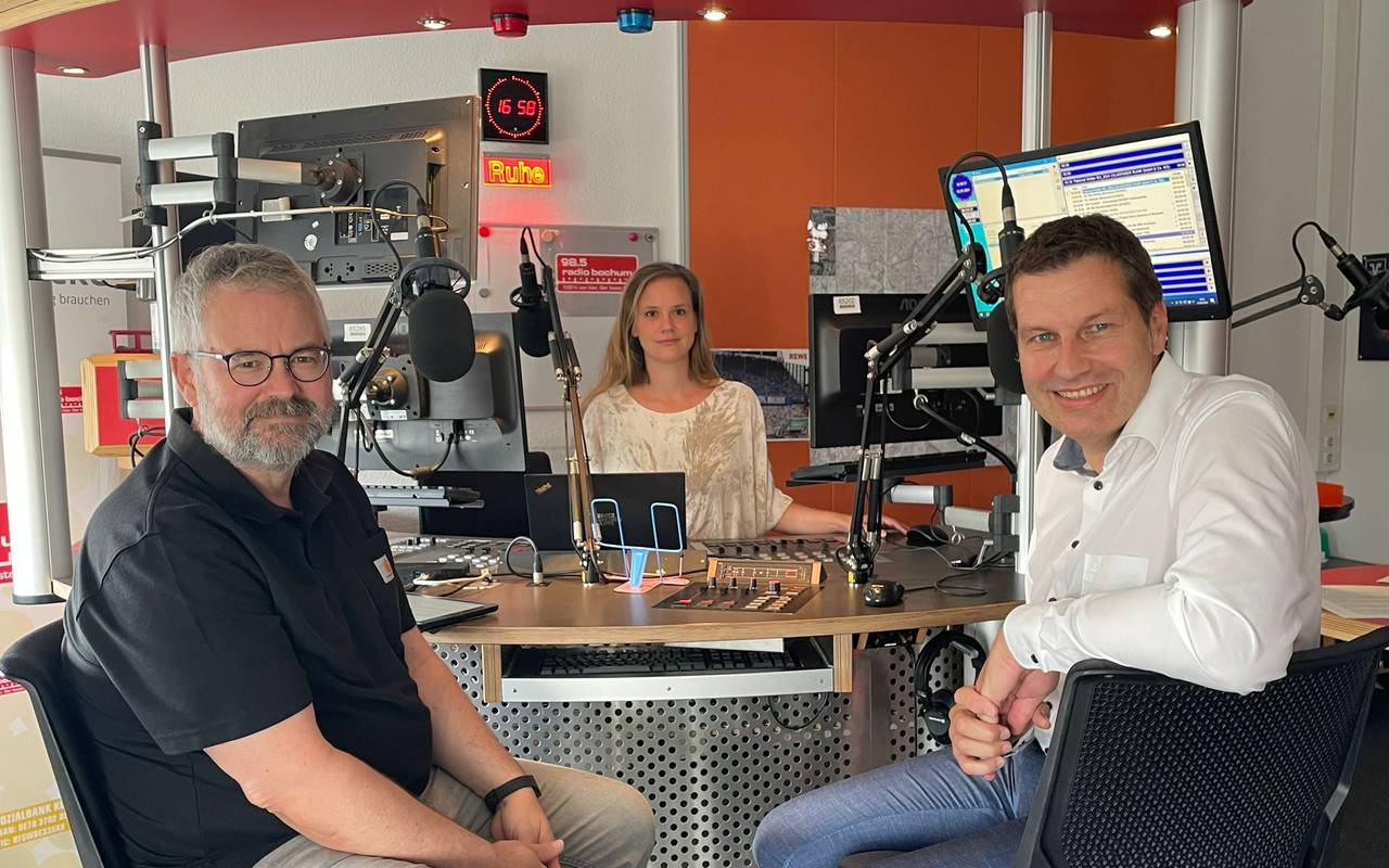 Janina Amrath moderiert den Radio Bochum Klartalk 2024 mit OB Thomas Eiskirch & Dr. David Gehne
