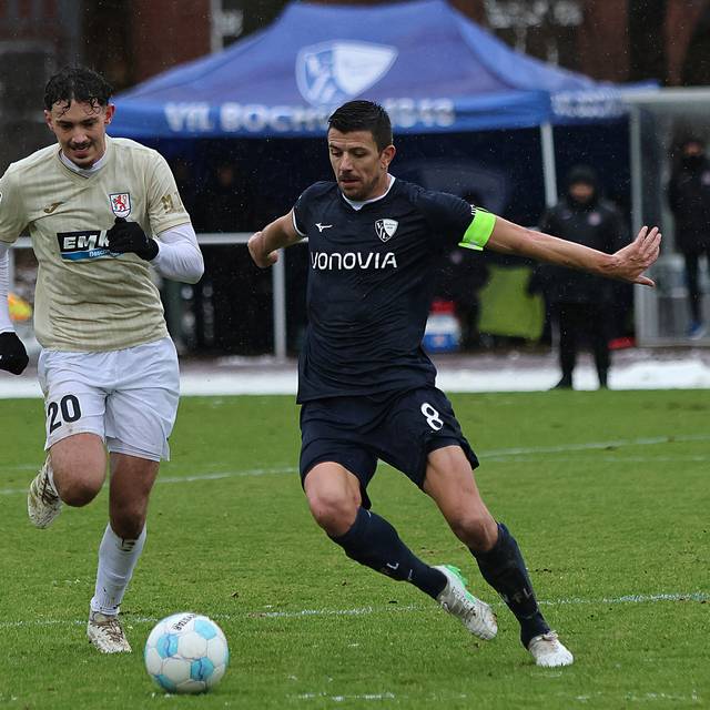 Kapitän "Toto" Losilla (rechts im Bild) traf im Testspiel gegen den Wuppertaler SV