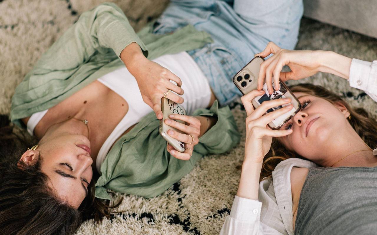 Teens mit Handy