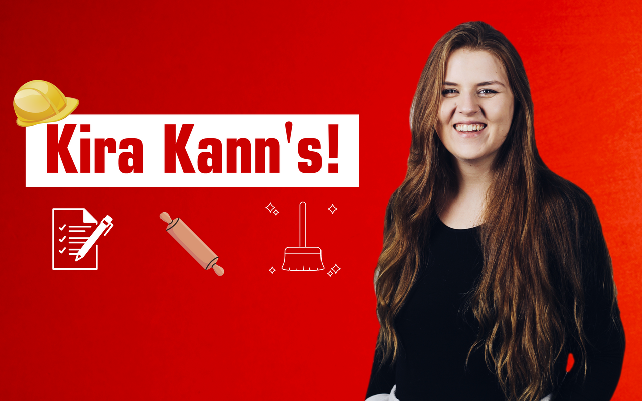 Frau lächelt in die Kamera, dahinter ein roter Hintergrund und der Schriftzug "Kira Kann's"