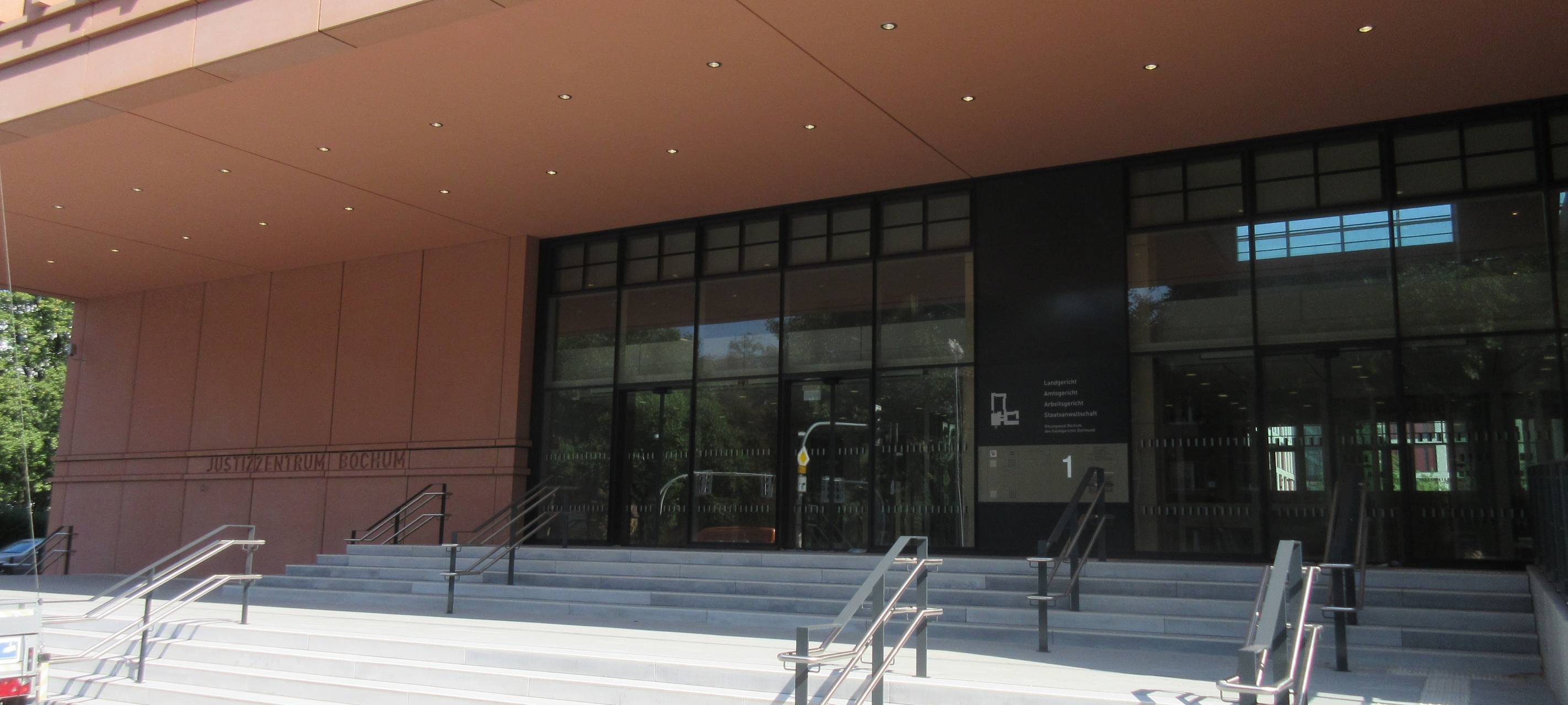 Justizzentrum Eingang