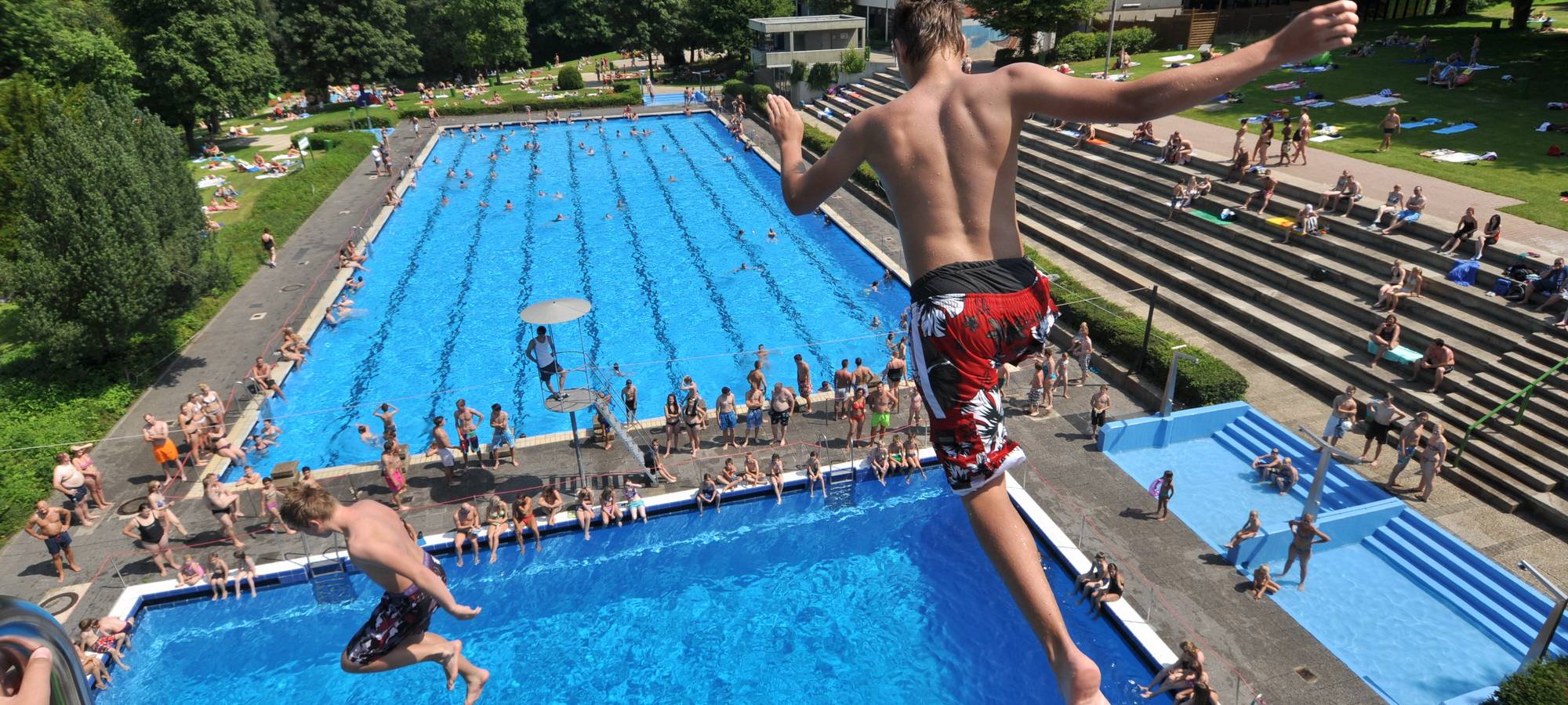 Bochum: Unterschriften für Schwimmbad Höntrop