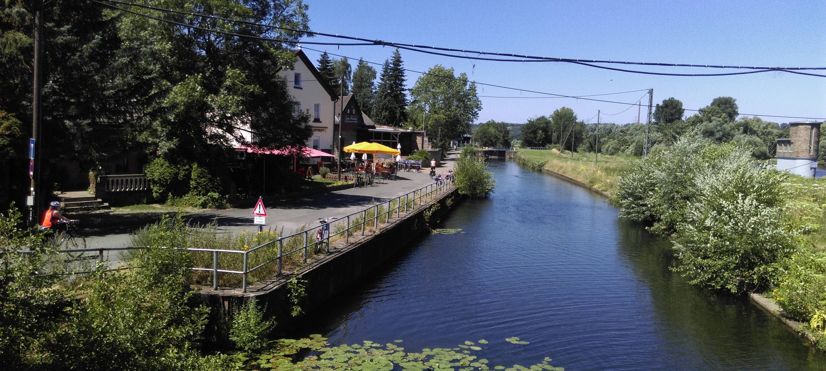 Radlertreff an der Pontonbrücke