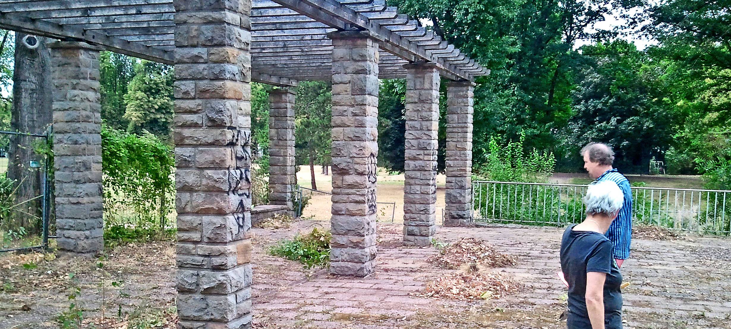 Bauarbeiten Ehrenmal-Park gestartet