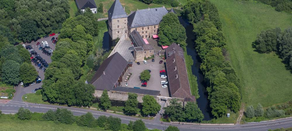 Die Ausstellungen in der Wasserburg Kemnade sind sehenswert