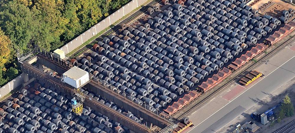 Stahlcoils auf dem Gelände von Thyssen Krupp Steel
