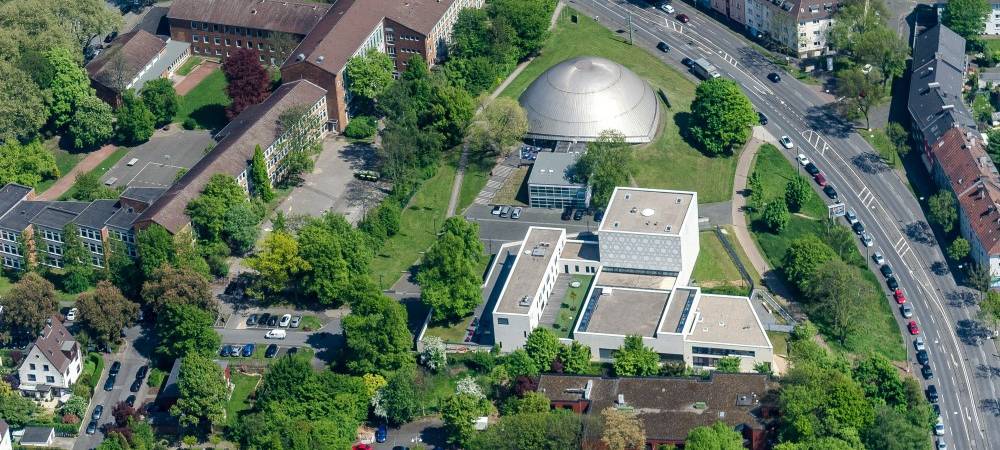 Synagoge und Planetarium sind ein Blickfang