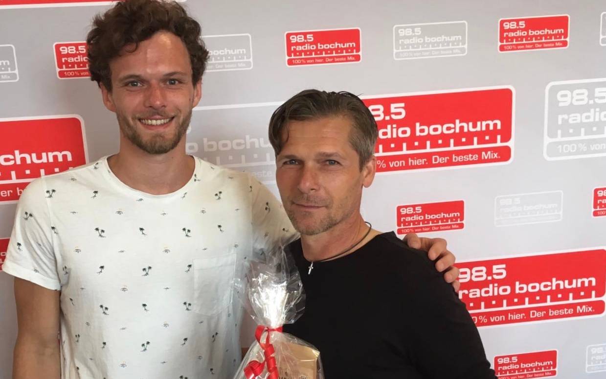 Morgenmacher Felix Groß mit VfL-Legende Dariusz Wosz