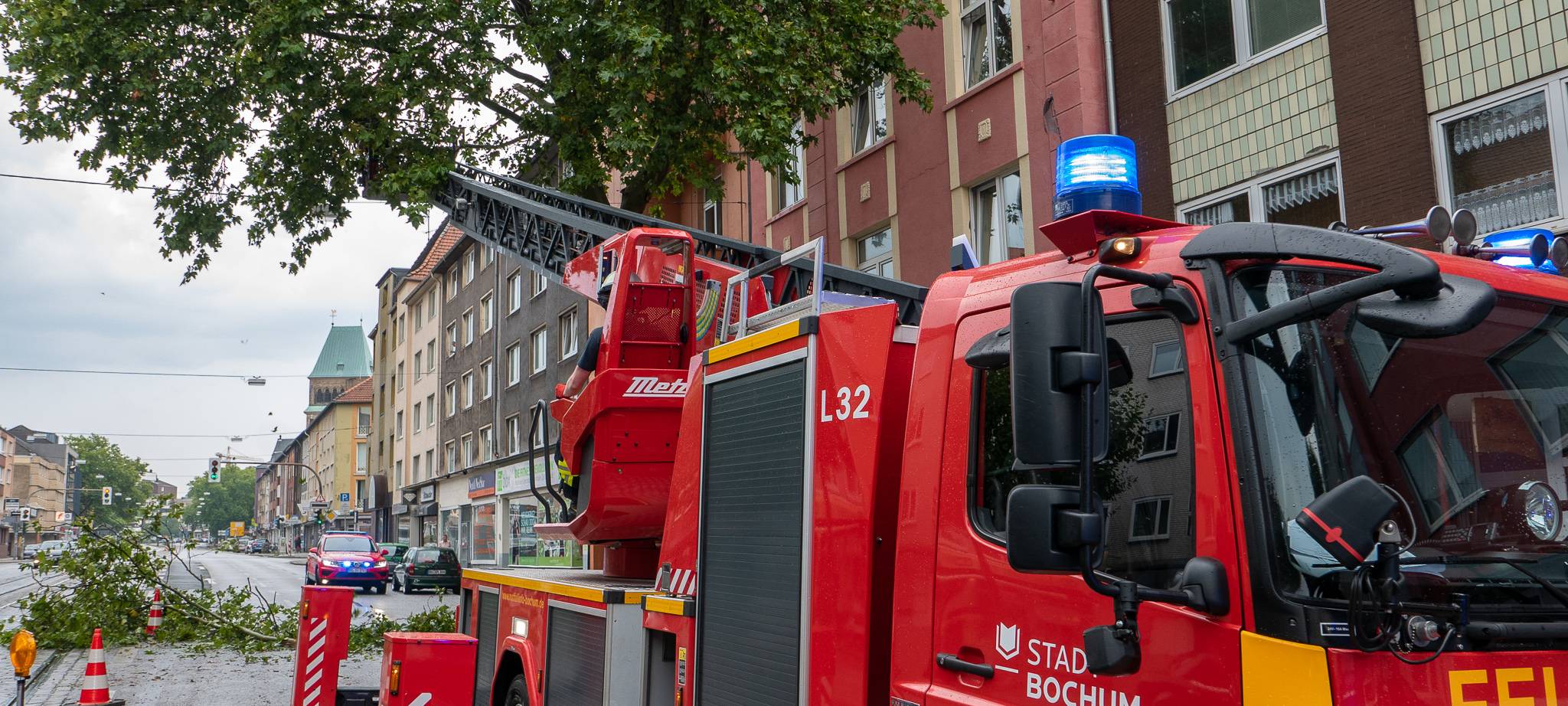 Gewitter reißt Bäume um