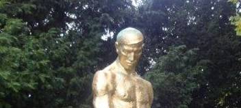 Knochen-Karl besprüht