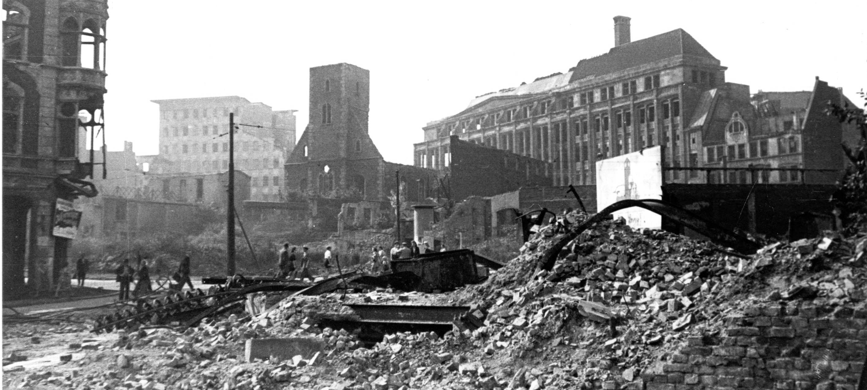 Sparkasse, Pauluskirche & Kaufhaus Kortum