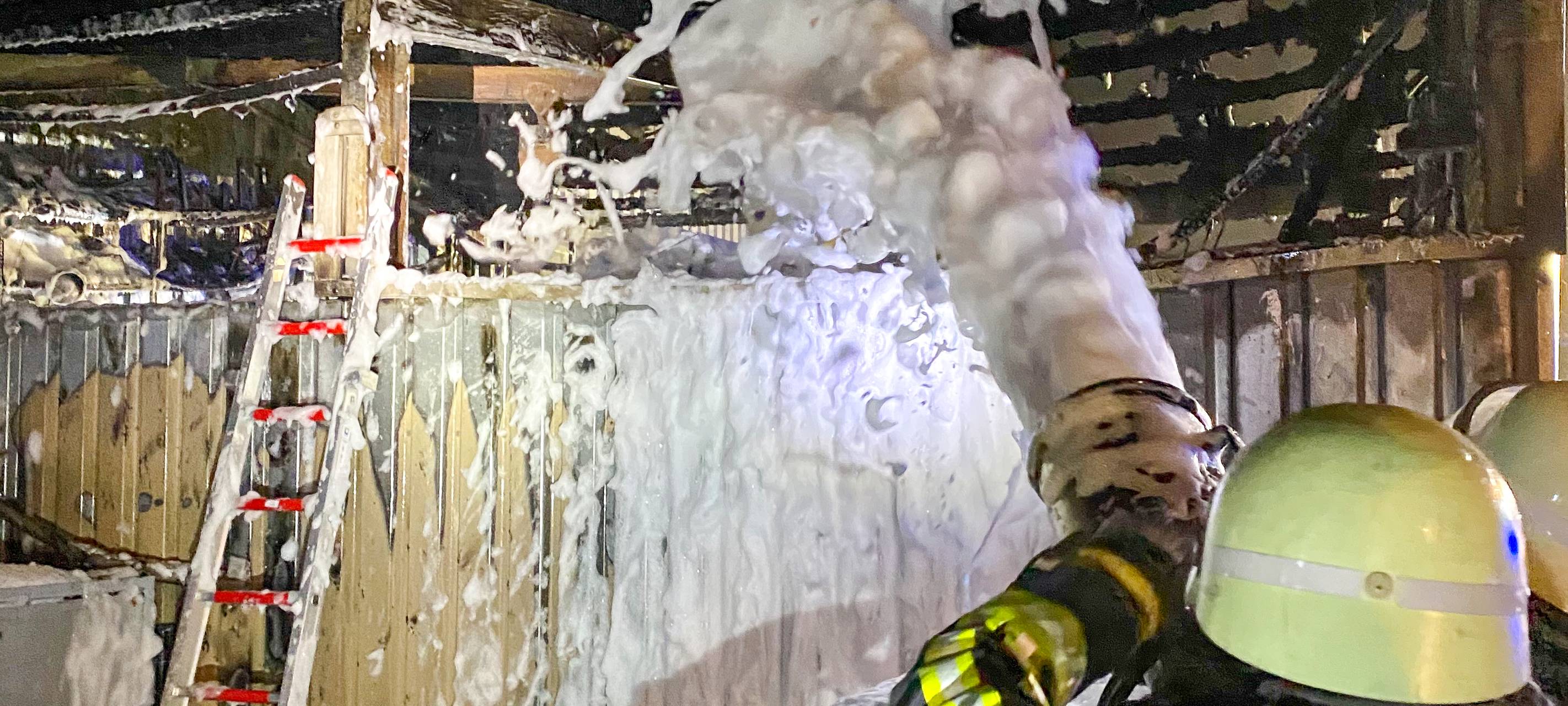 Werkstatt-Anbau in Werne brennt komplett aus