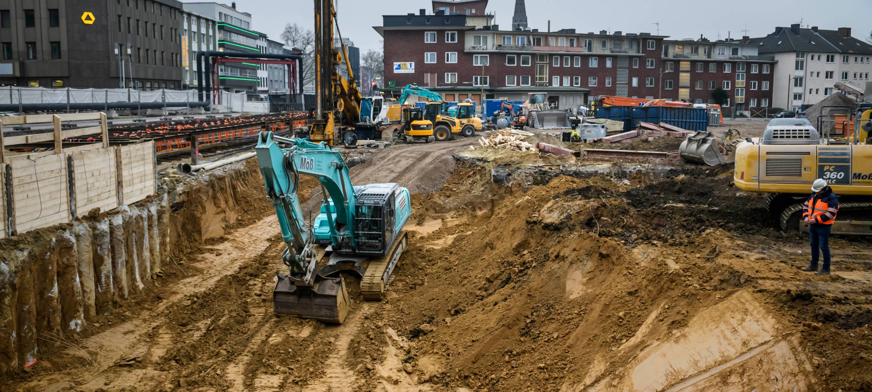 Polzeiabsperrung wegen möglichem Bombenfund in der Baugrube des Justizgeländes