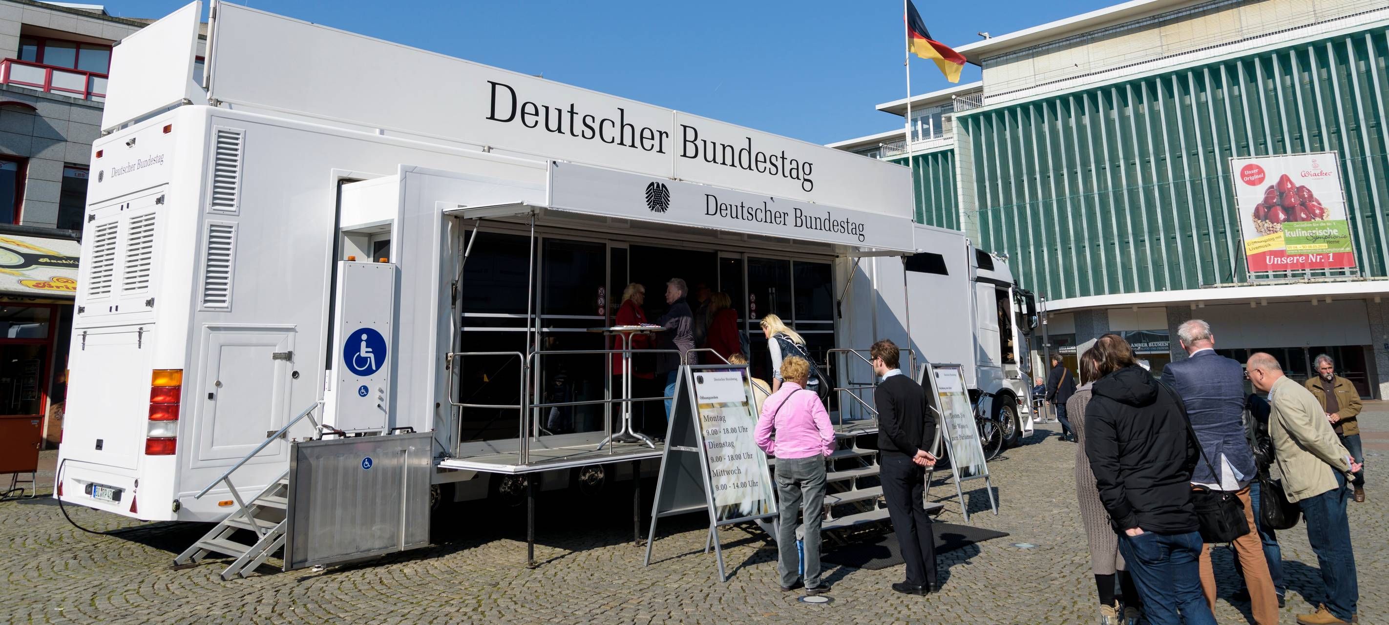 Infomobil des Deutschen Bundestags kommt nach Bochum