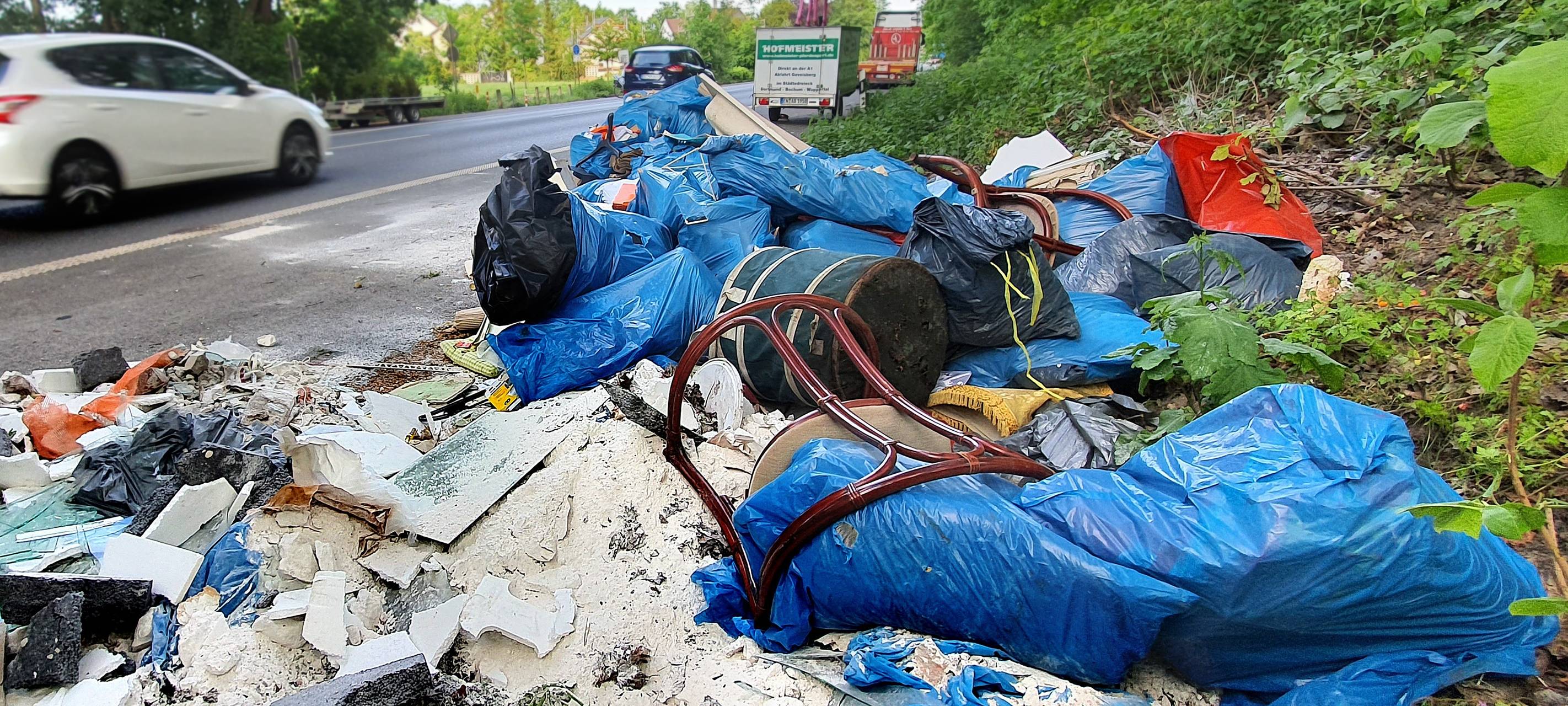Wilde Müllkippen an Autobahnen in Bochum sollen verschwinden