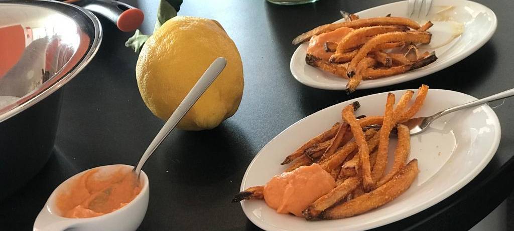 Lecker Pommes und lecker Dips - am Tag der Pommes!