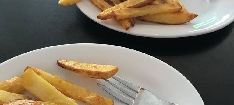 Lecker Pommes und lecker Dips - am Tag der Pommes!