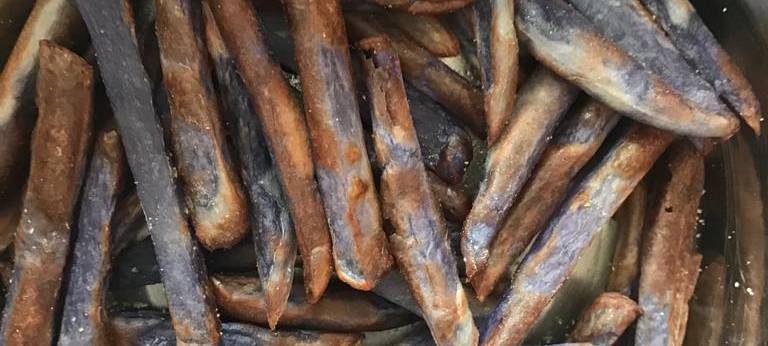 Lecker Pommes und lecker Dips - am Tag der Pommes!