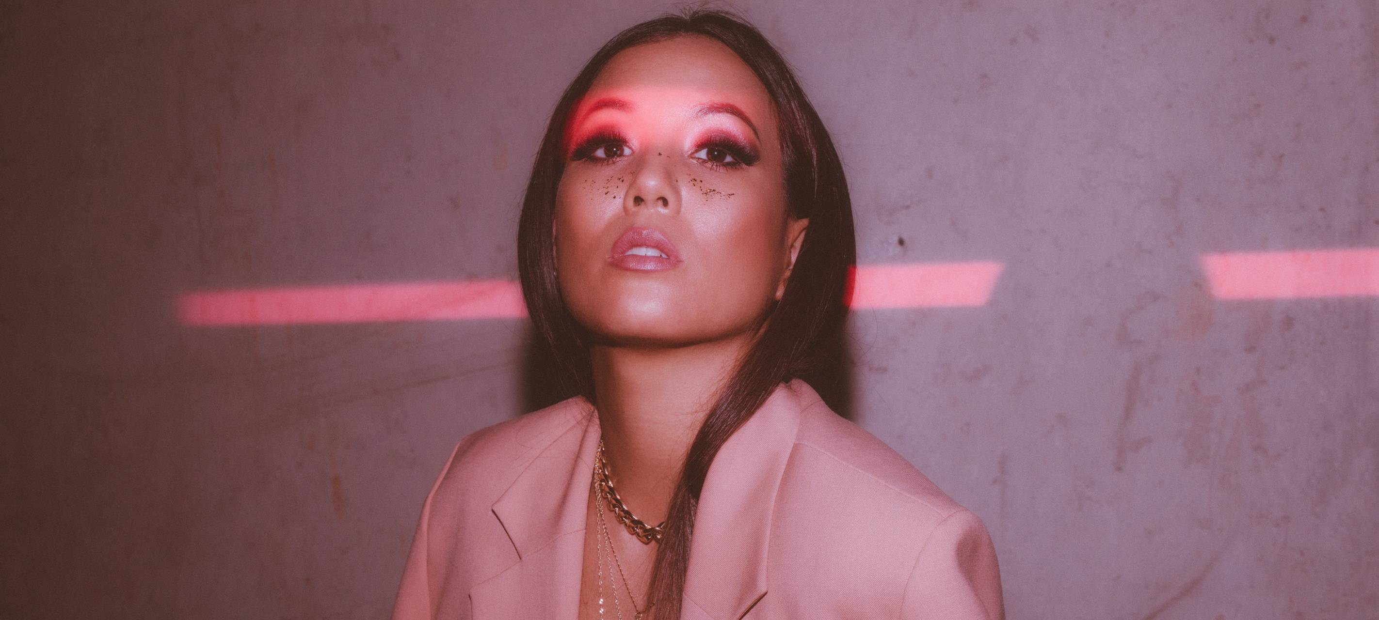 Kay Shagao in ihrem Video zu "Alles Du".