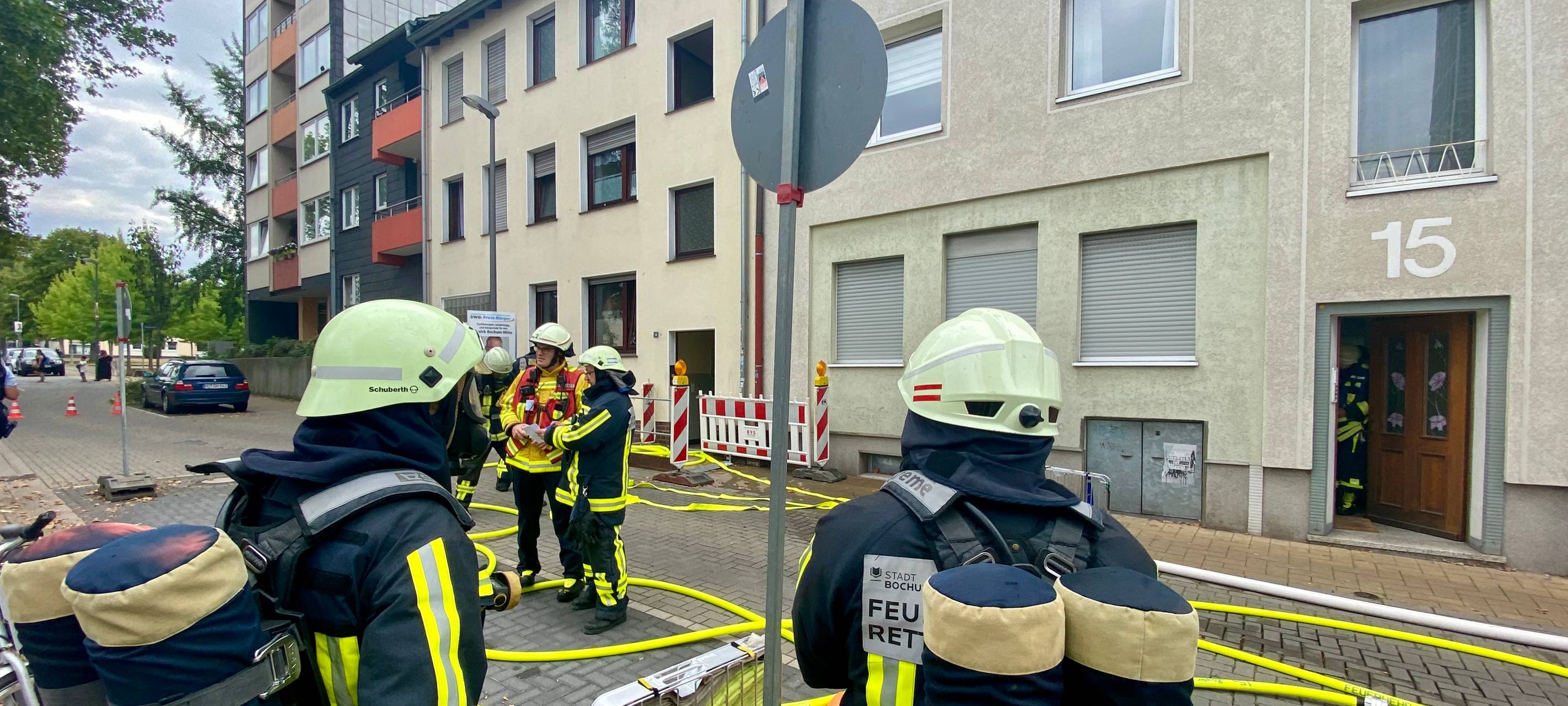 Feuerwehr Bochum: Kellerbrand am Springerplatz