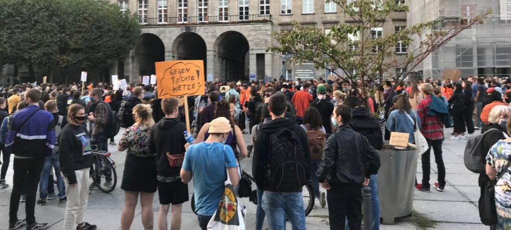 Bochumer*innen demonstrieren für die Aufnahme von Geflüchteten aus Moria