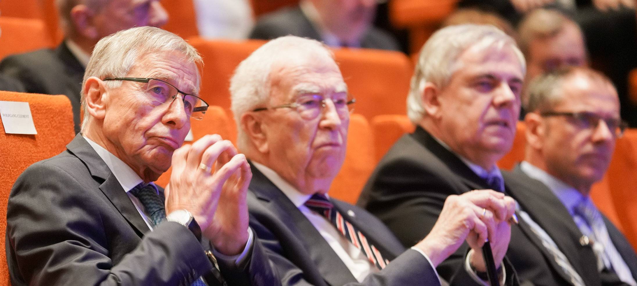 Trauerbeflaggung für Clement