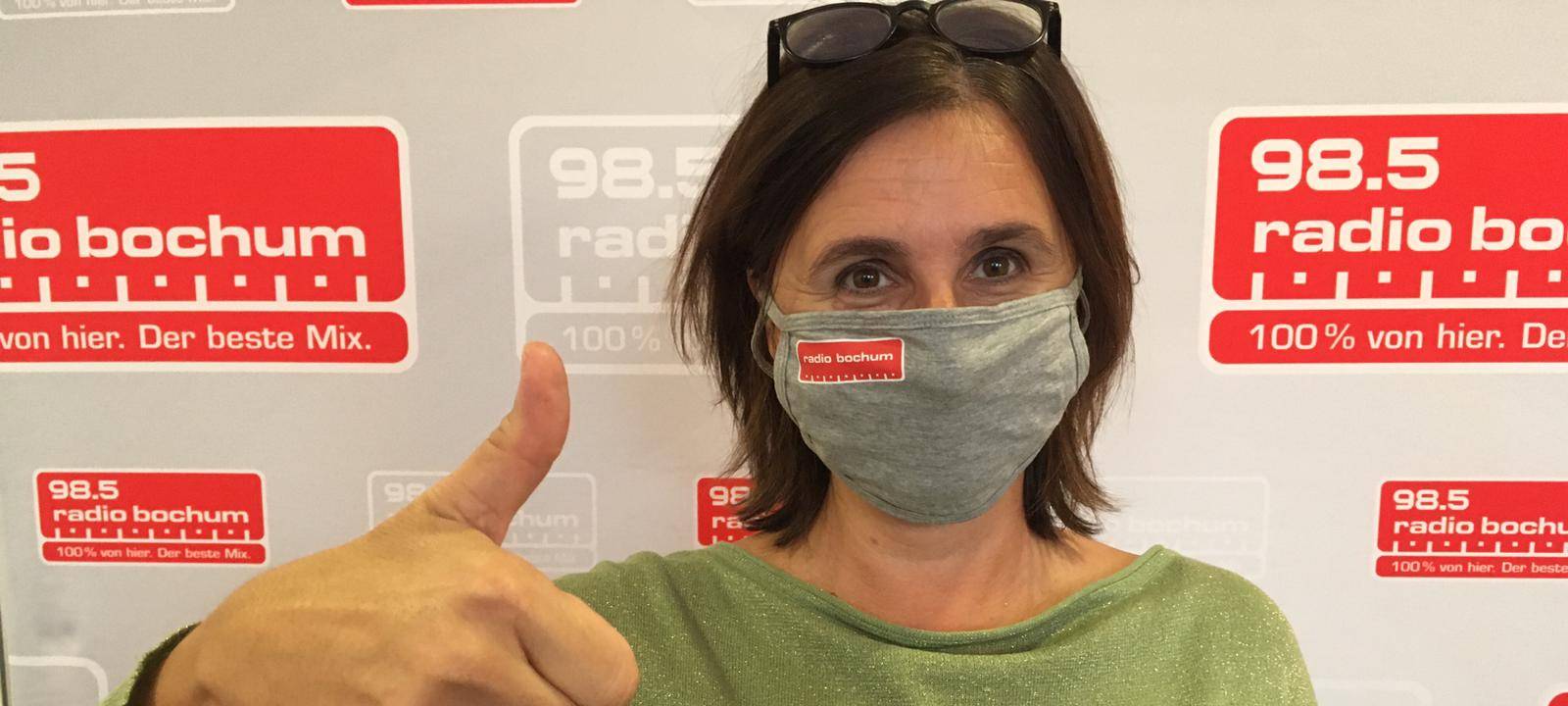Morgenmacherin Nicole Dreisbach mit Radio Bochum Atemschutzmaske