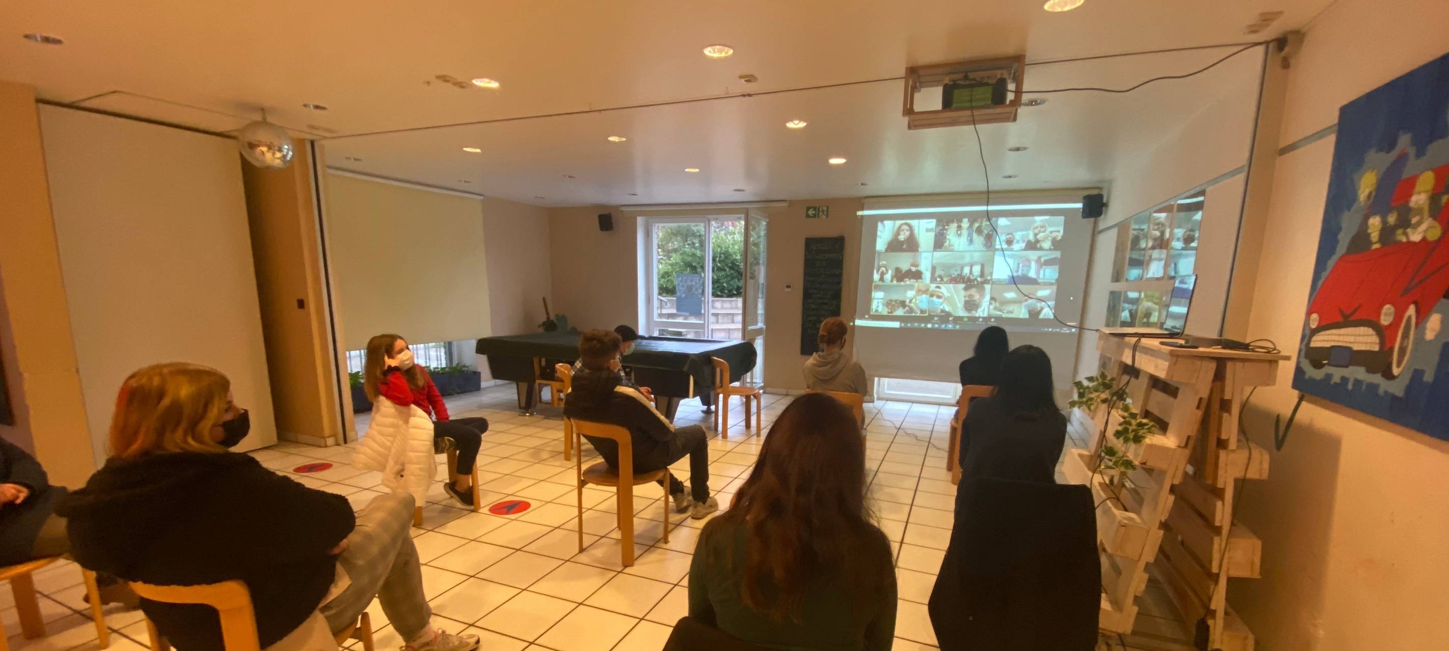 Jugendforum mit Abstand und Maske