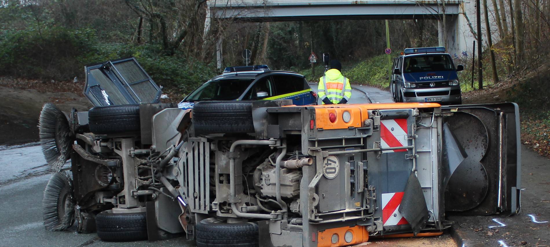 Bochum-Laer: Polizei sucht Zeugen für Unfall mit Kehrmaschine
