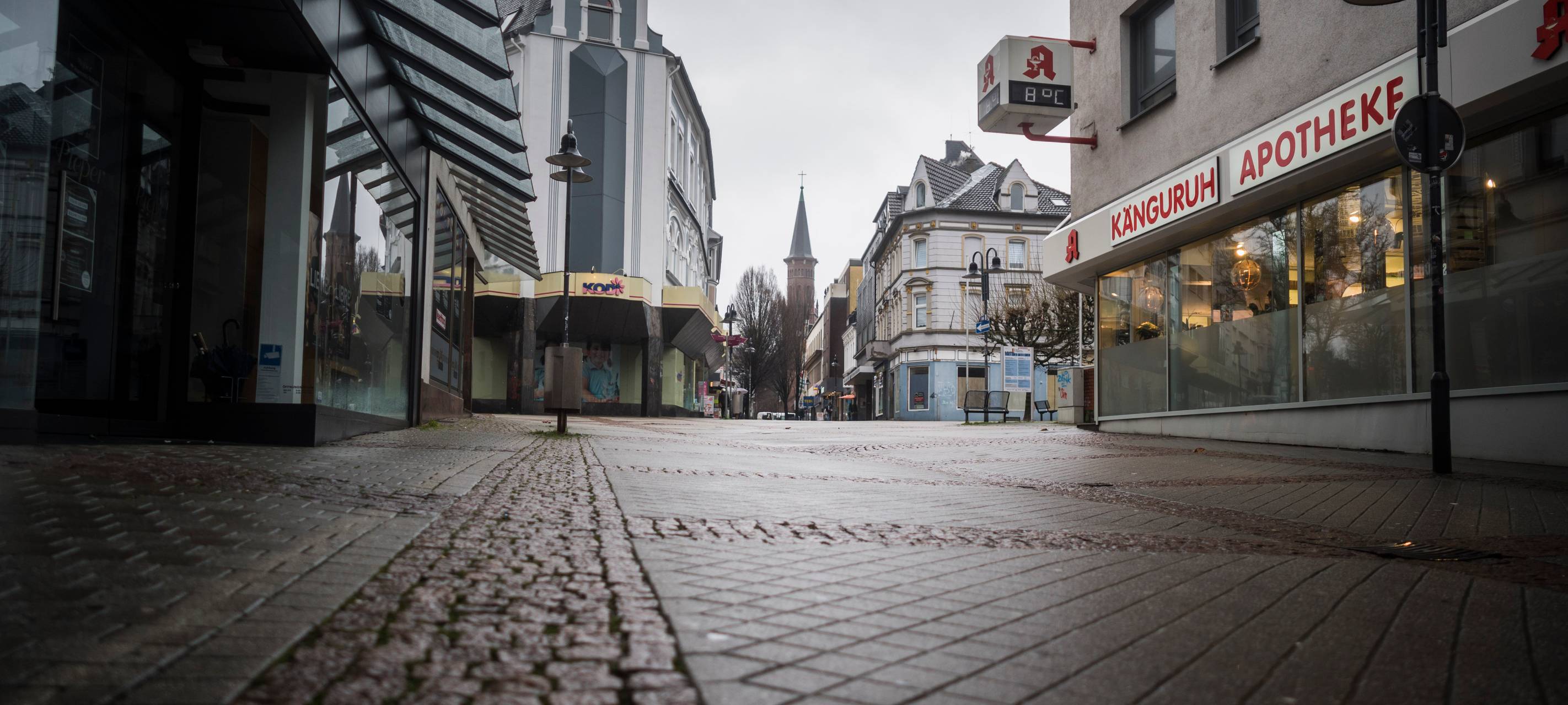 Menschenleere Fußgängerzone in der Bochumer-Wattenscheid