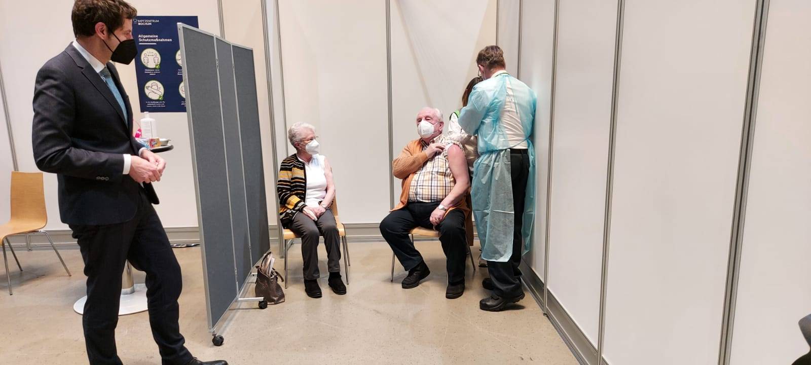 Eheleute Doris und Heinrich Giefers werden geimpft