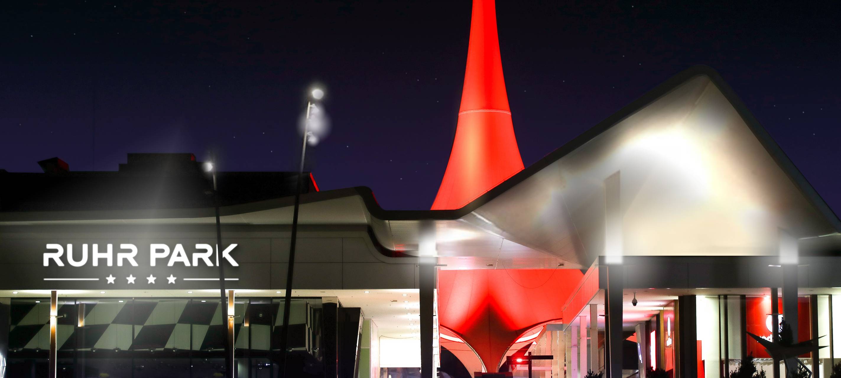 Rurpark-Zeltdach wird rot angestrahlt