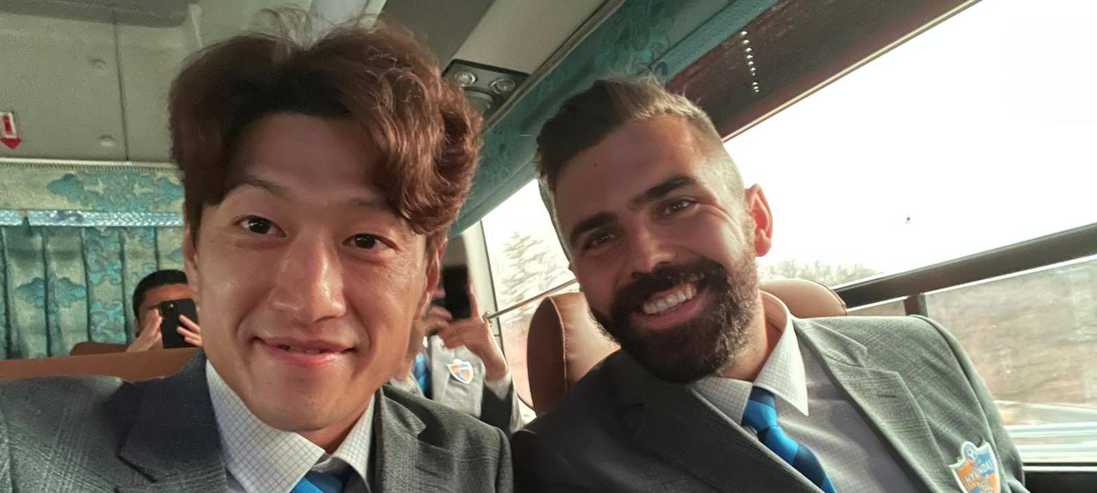 Zwei Ex-Bochumer in Südkorea wieder vereint: Ulsan Hyundai-Kapitän Chung-Yong Lee und Lukas Hinterseer